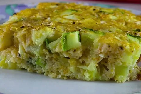 Torta de abobrinha levinha e saborosa: com pouco trigo e ing