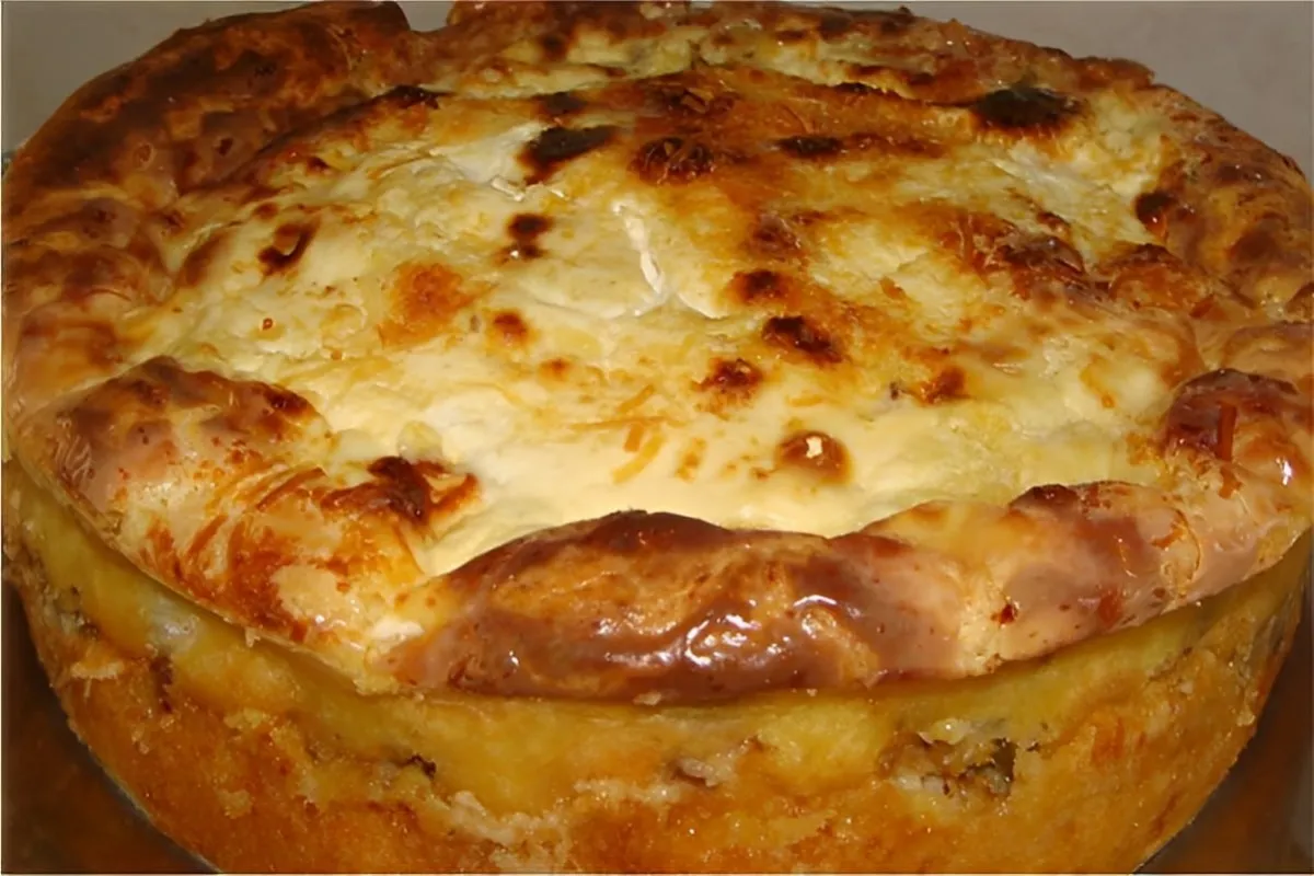 Torta de atum de liquidificador com massa que derrete na boc