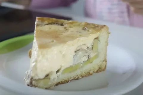 Torta de banana com creme rápida e econômica perfeita para s
