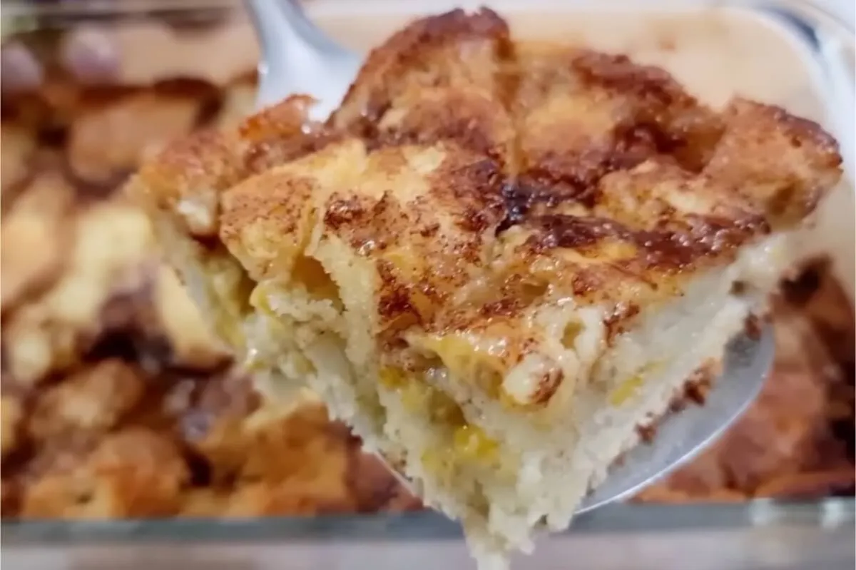Torta de banana com nata e canela é uma ótima dica para a ho