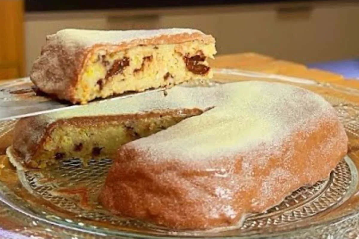 Torta de banana fit com 4 ingredientes, leve, saudável e sab