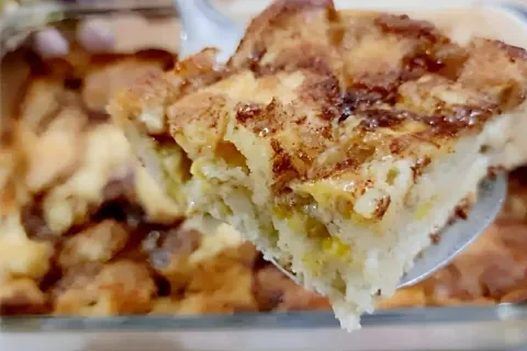 Torta de banana rápida e fácil basta misturar os ingrediente