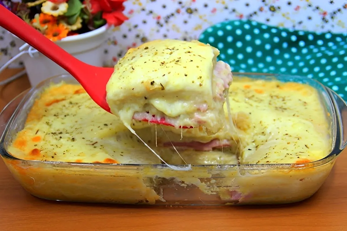 Torta de batata cremosa com presunto e queijo fácil e delici