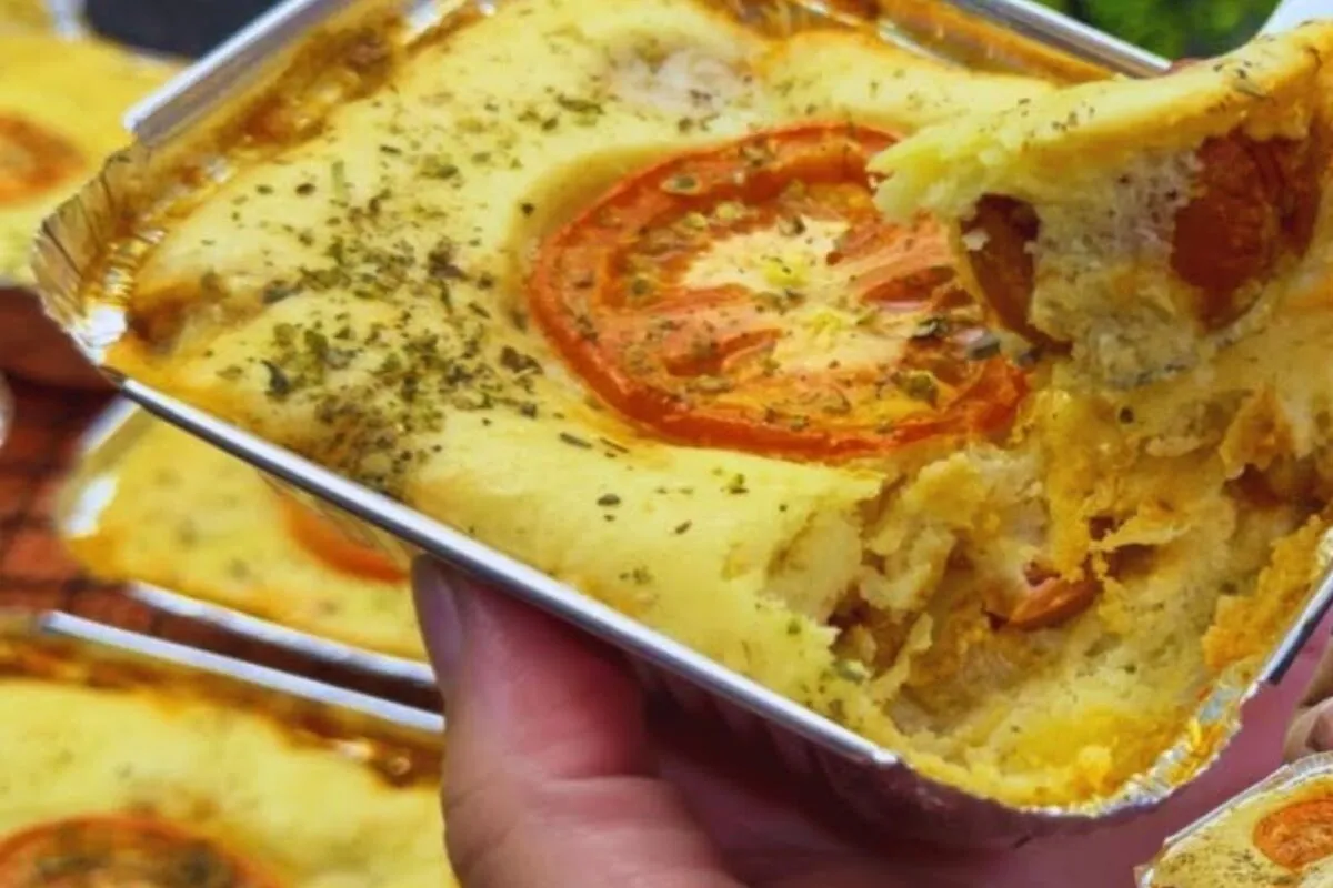 Torta de cachorro quente assada e recheada, ótima para vende