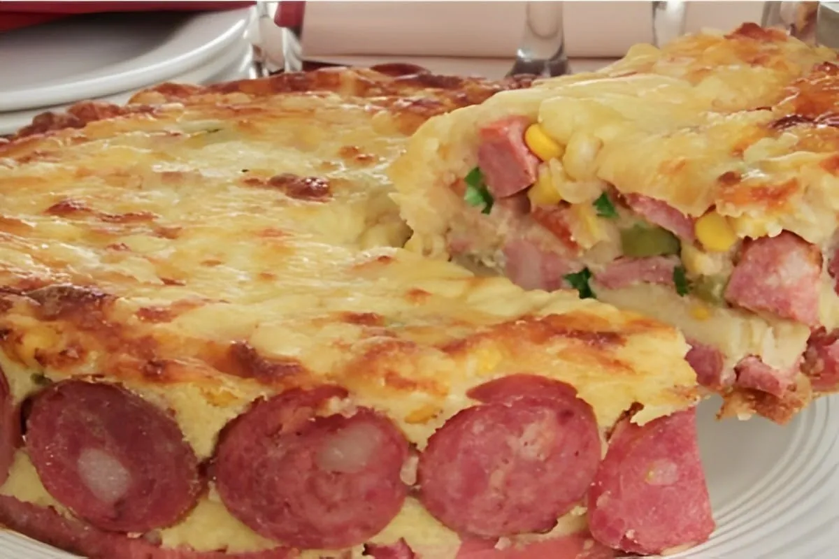 Torta de calabresa cremosa fácil e deliciosa para seu lanche