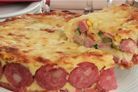Torta de calabresa cremosa fácil e deliciosa para seu lanche