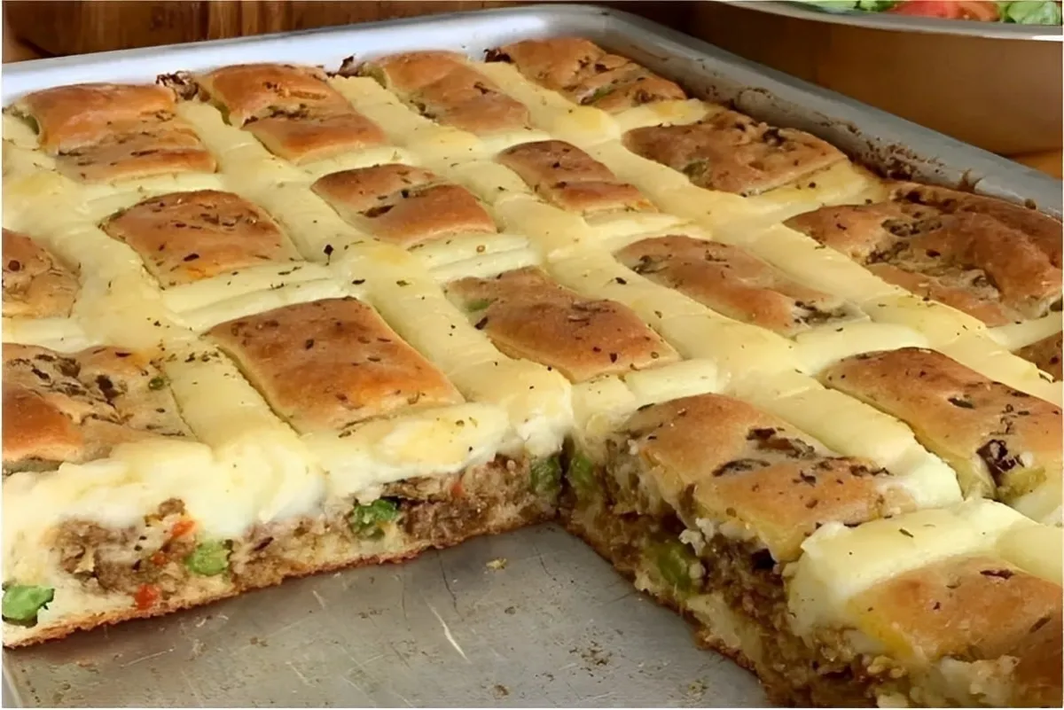 Torta de carne moída bem temperadinha com massa de liquidifi