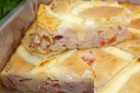 Torta de cebola com presunto e queijo feita no liquidificado