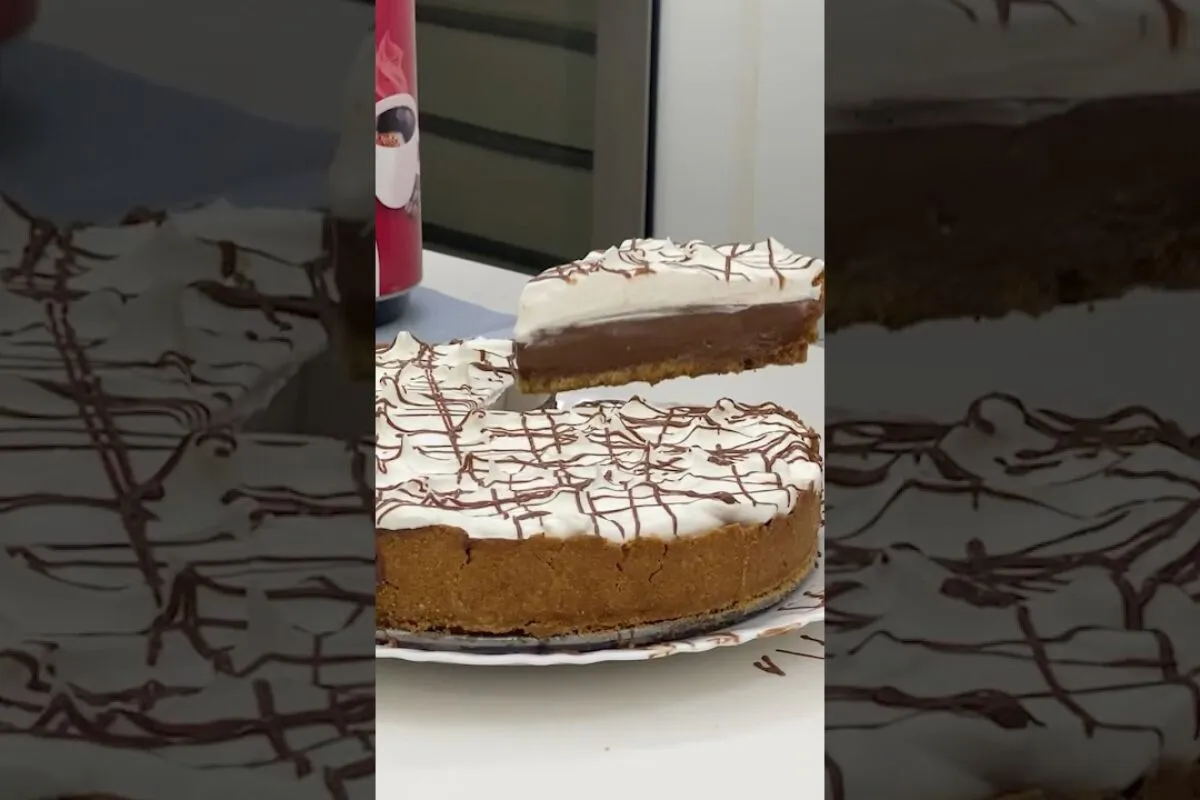 Torta de chocolate com café pronta em minutos com sabor inte