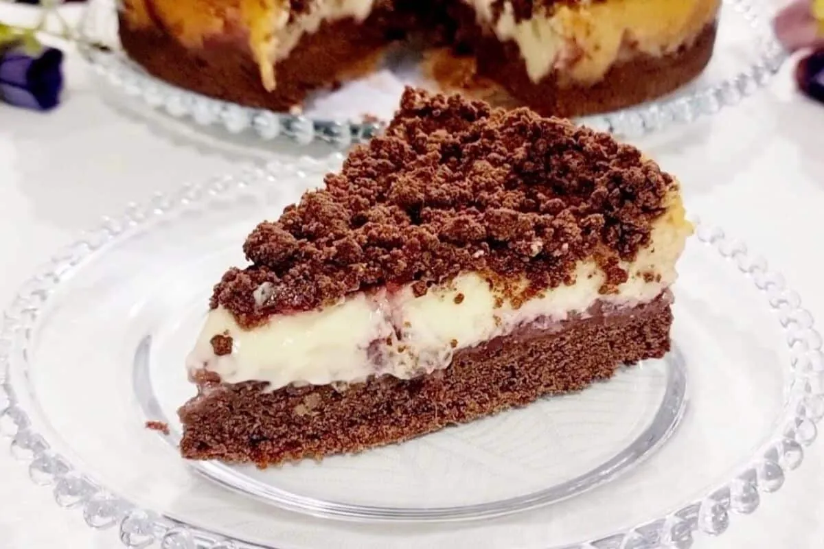 Torta de chocolate com creme e morangos, uma verdadeira perd