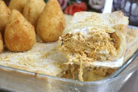 Torta de coxinha deliciosa com recheio cremoso que vai fazer
