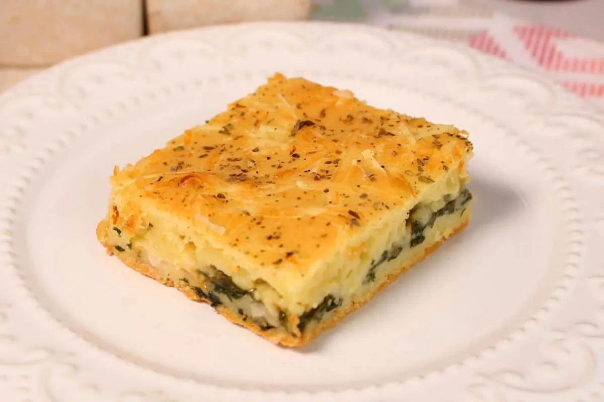 Torta de espinafre com queijo nutritiva e fofinha,  ideal pa