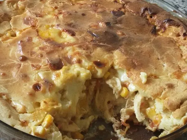 Torta de Frango com Creme de Leite e Mussarela