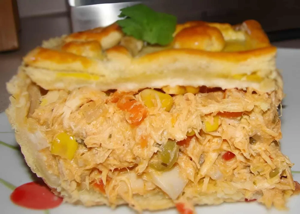 Torta de frango com palmito perfeita saborosa que derrete na