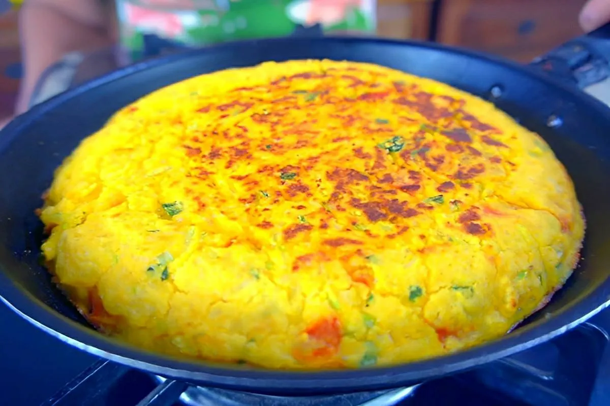 Torta de fubá na frigideira muito fácil basta misturar os in