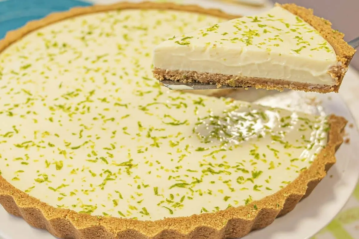Torta de limão cremosa e refrescante: sobremesa perfeita que