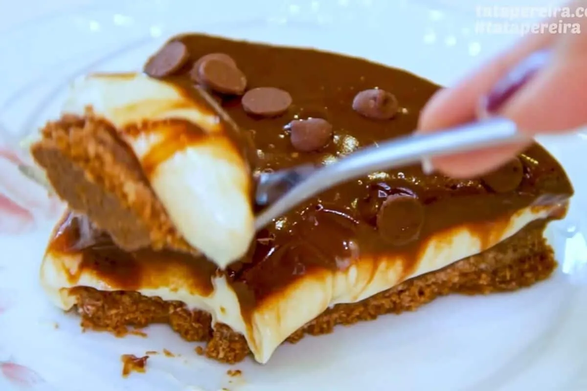 Torta de limão rápida e incrível feita com poucos ingredient