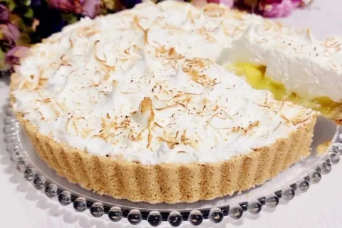 Torta de limão sem forno que é uma verdadeira tentação para 