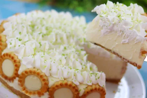 Torta de limão, uma sobremesa clássica e deliciosa feita de 