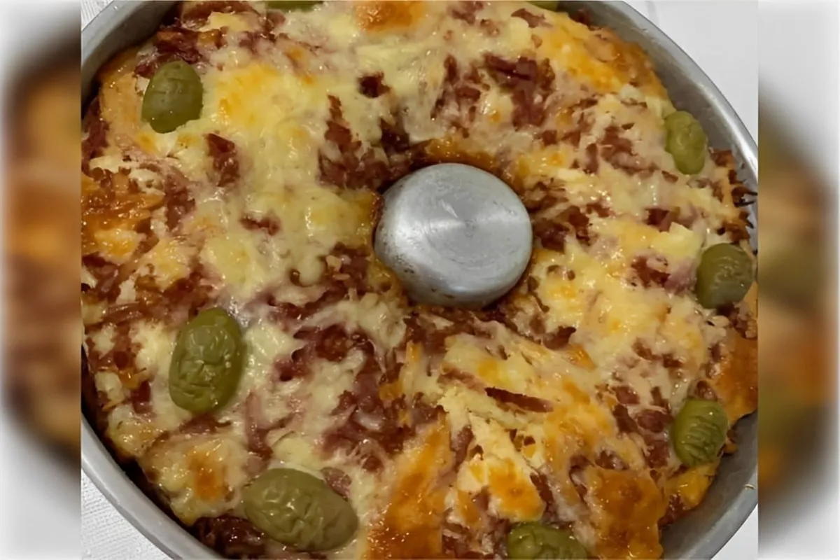 Torta de liquidificador de calabresa com queijo uma delícia