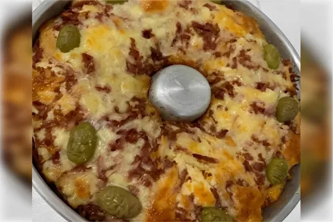 Torta de liquidificador de calabresa com queijo uma delícia 