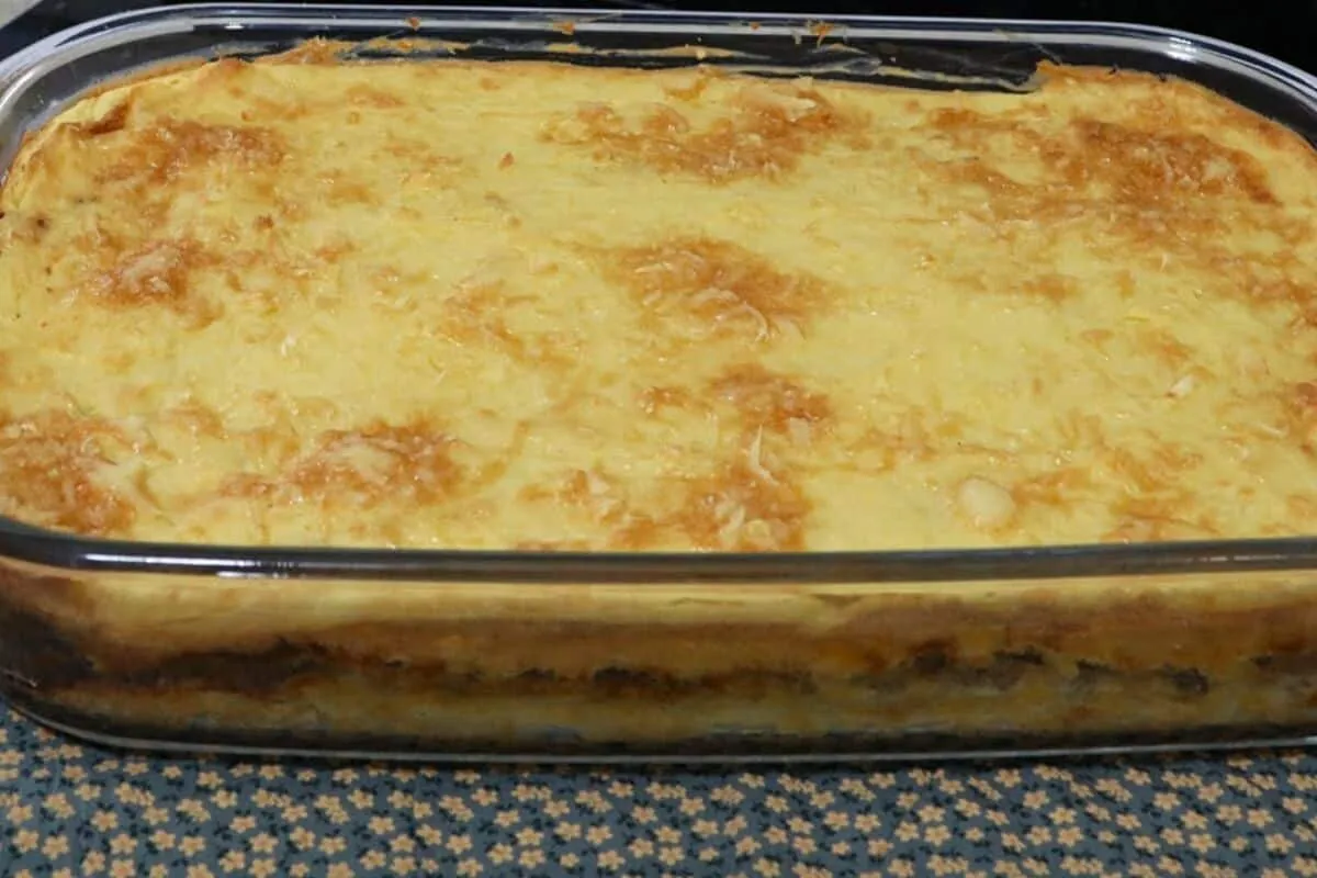Torta de mandioca cremosa com carne moída: sem farinha de tr