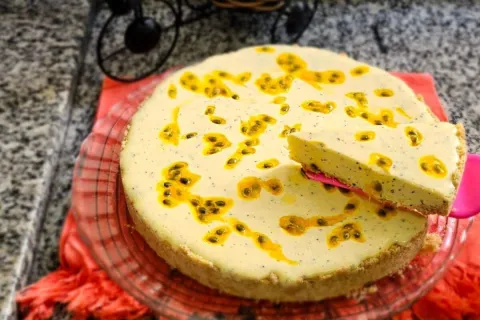 Torta de maracujá, uma sobremesa que combina um creme macio 