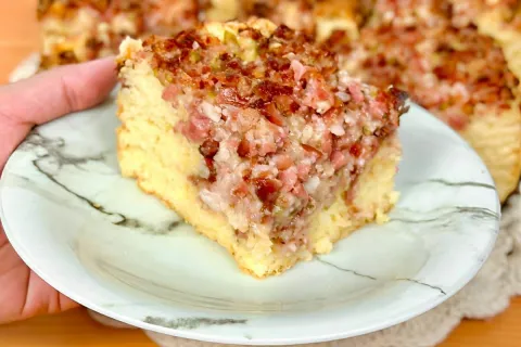 Torta de padaria com presunto e queijo feita no liquidificad