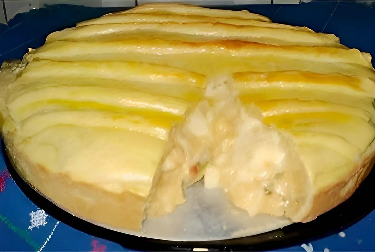 Torta de palmito com massa de creme de leite que derrete na