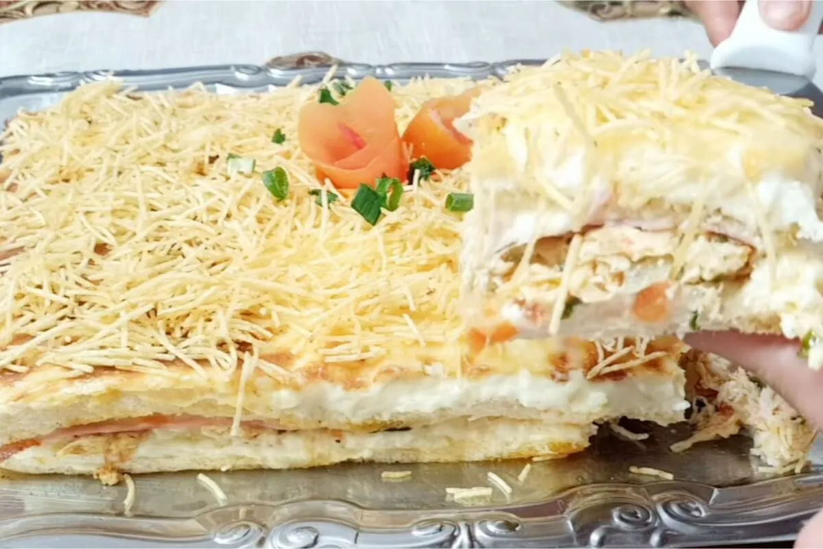 Torta de pão de forma recheada com frango que seus filhos vã