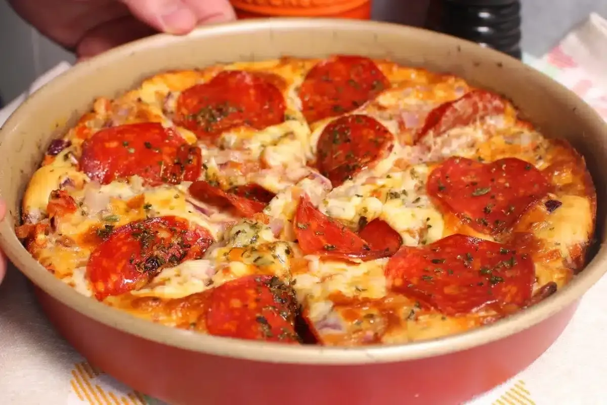 Torta de pepperoni com massa super fofinha de liquidificador