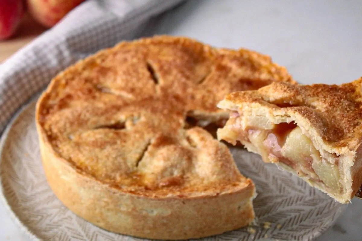 Torta de pêssego: uma sobremesa maravilhosa e refrescante qu
