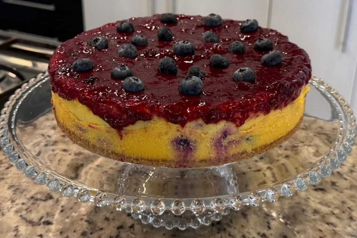 Torta de queijo com chocolate branco deliciosa, cremosa e ir