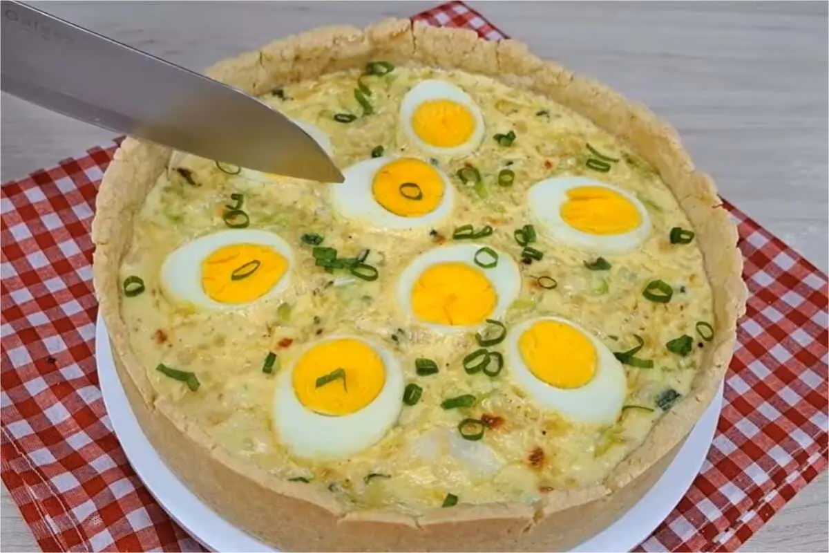 Torta de repolho com massa diferente fácil de fazer com rech