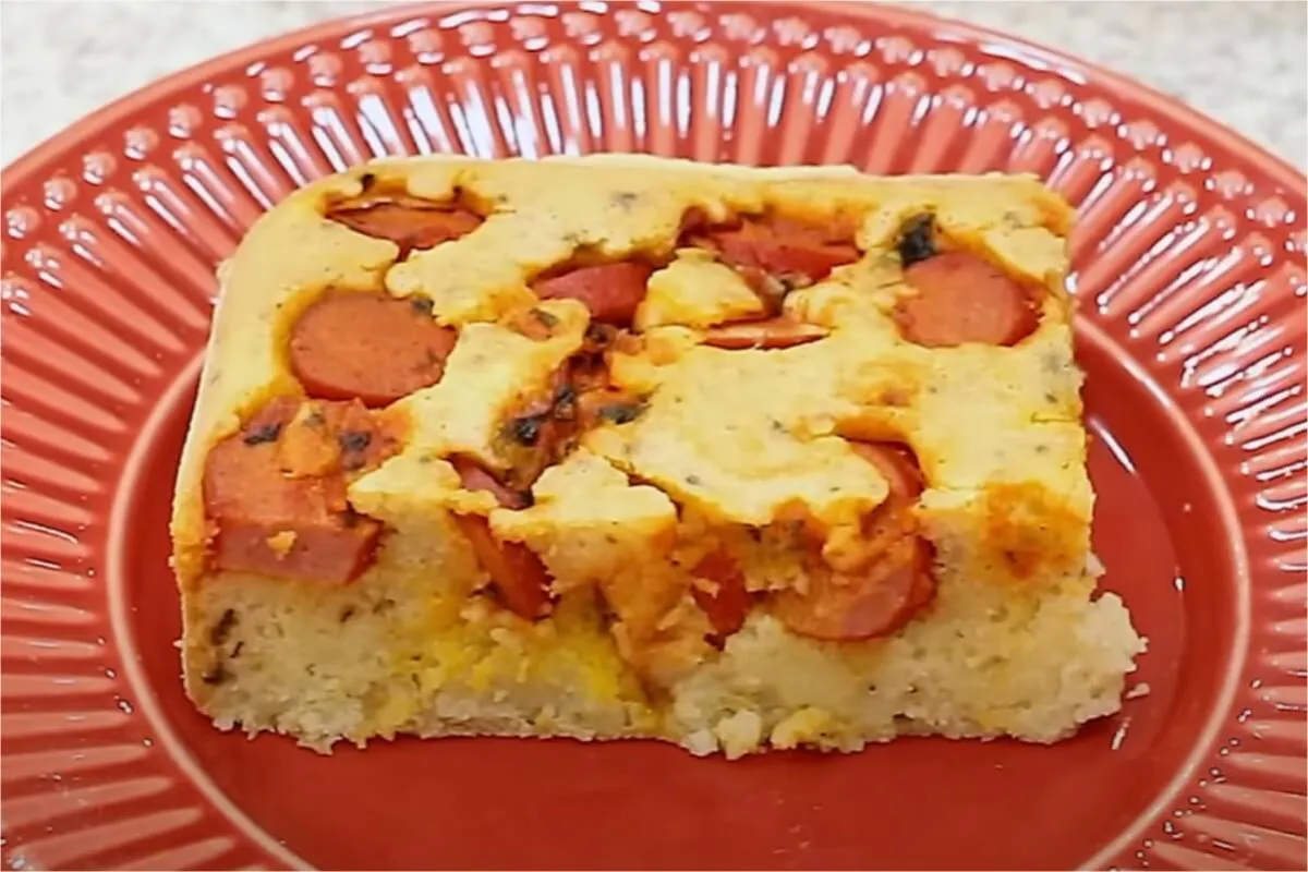 Torta de salsicha com massa macia: um clássico da hora do la