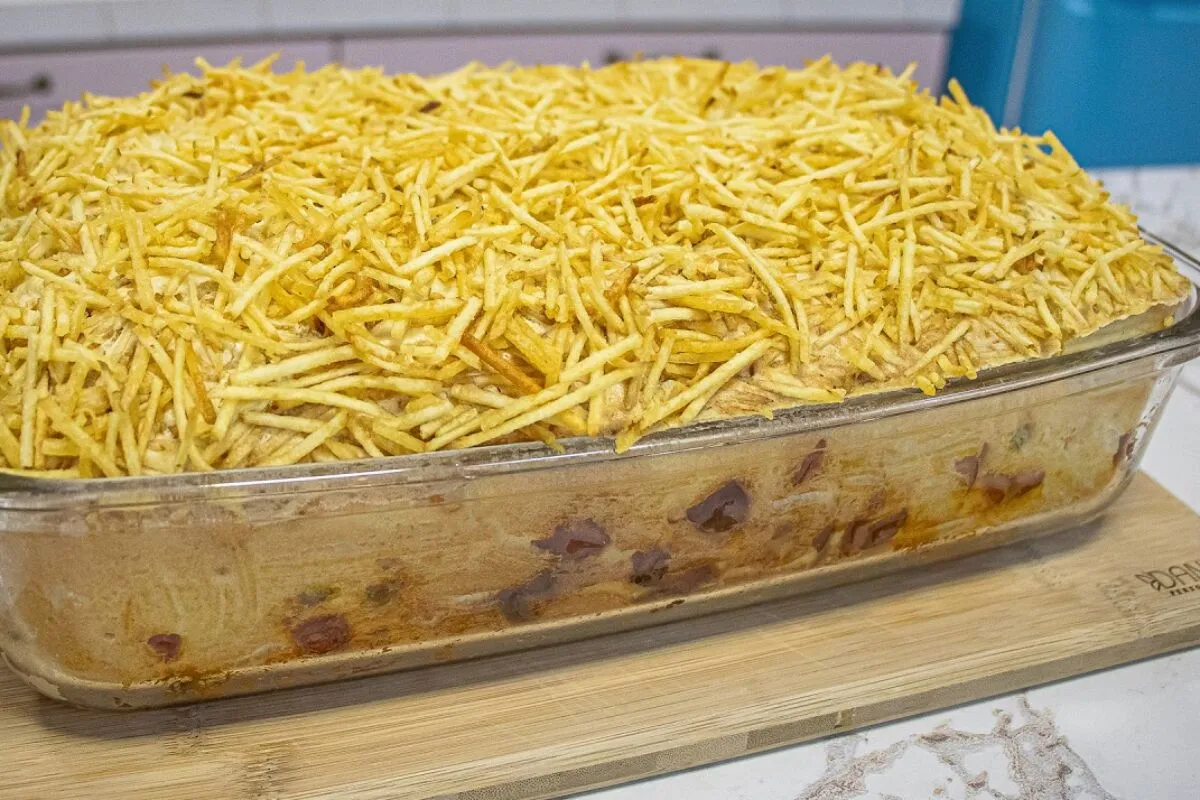 Torta de salsicha cremosa e muito saborosa para o lanche ou