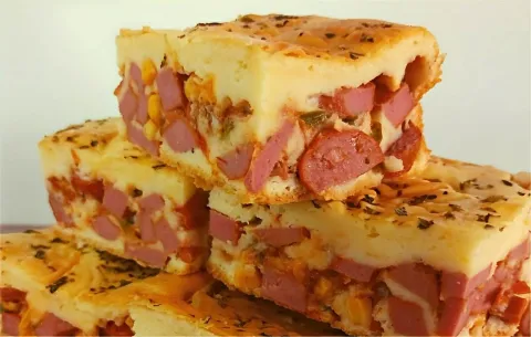 Torta de salsicha de liquidificador fácil de fazer deliciosa