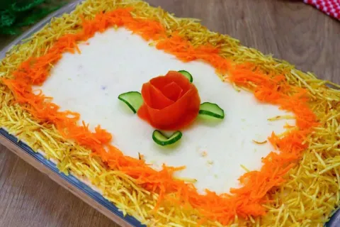 Torta fria de frango na travessa: o prato completo, delicios