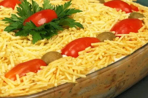 Torta fria de frango na travessa: parece lanche de padaria c