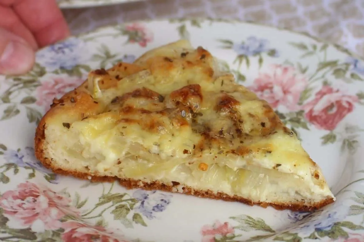 Torta leve de cebola: uma opção de lanche salgado muito arom