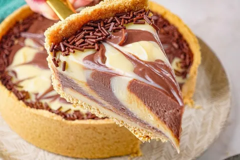 Torta mesclada de vitrine com visual lindo e um segredo fáci