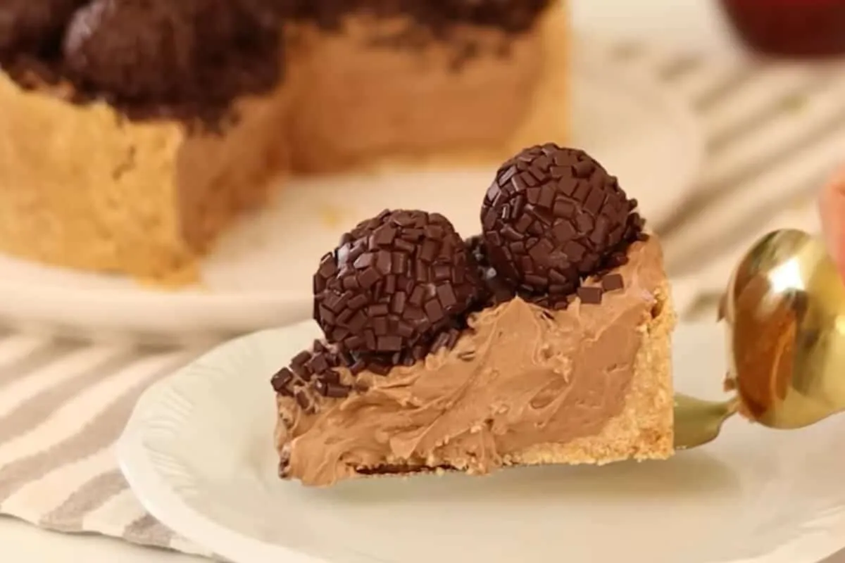 Torta mousse de brigadeiro fácil e deliciosa que desmancha n