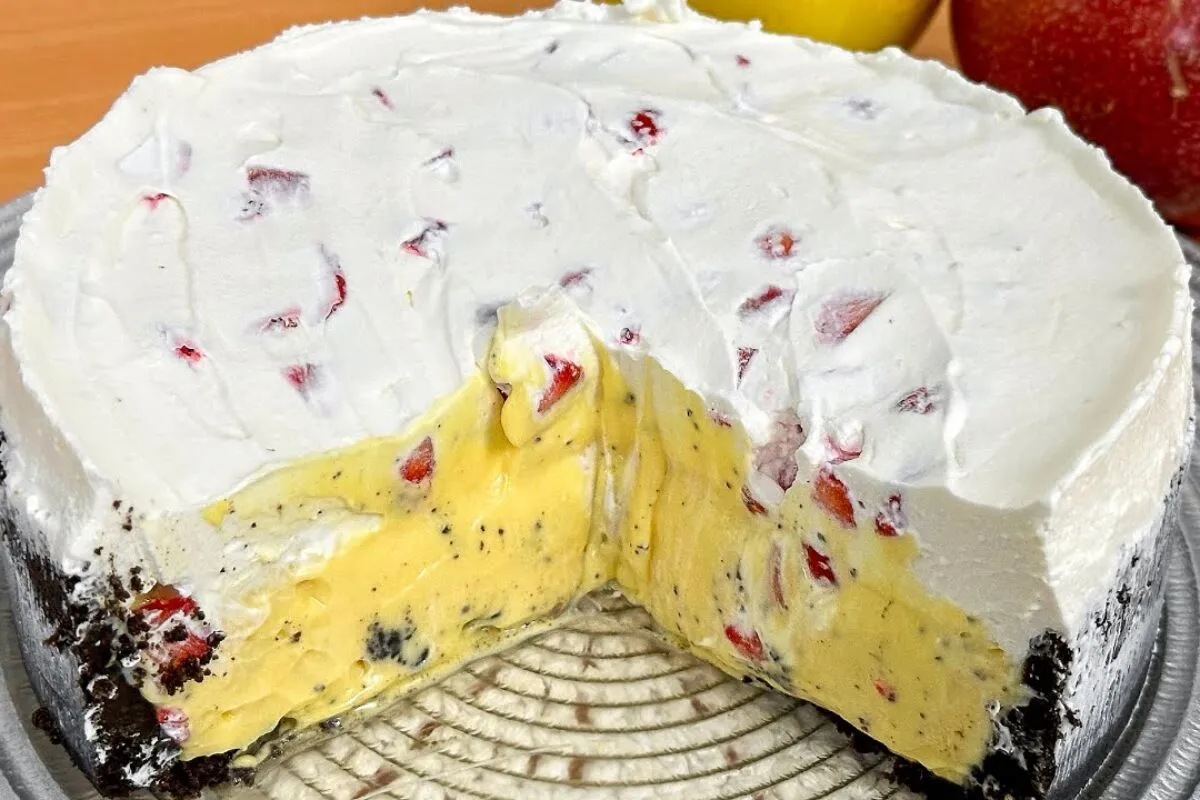 Torta mousse de maracujá e morango sem gelatina e sem forno