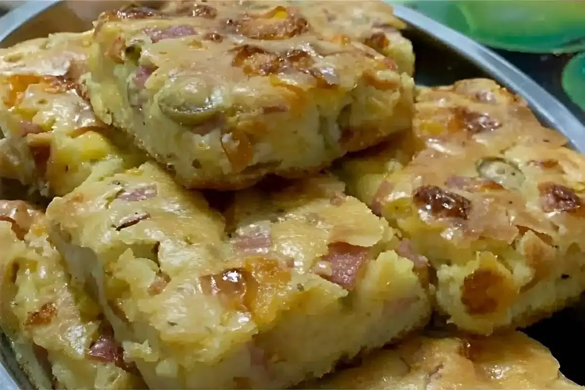 Torta napolitana cremosa com massa especial que desmancha na