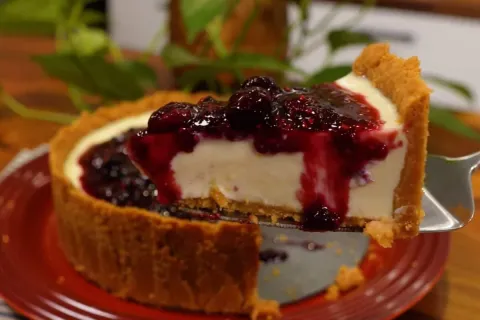 Torta ridícula de frutas vermelhas muito fácil de montar e i