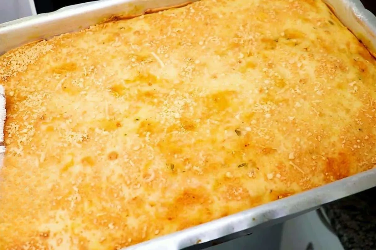 Torta salgada de frango com massa especial para você prepara
