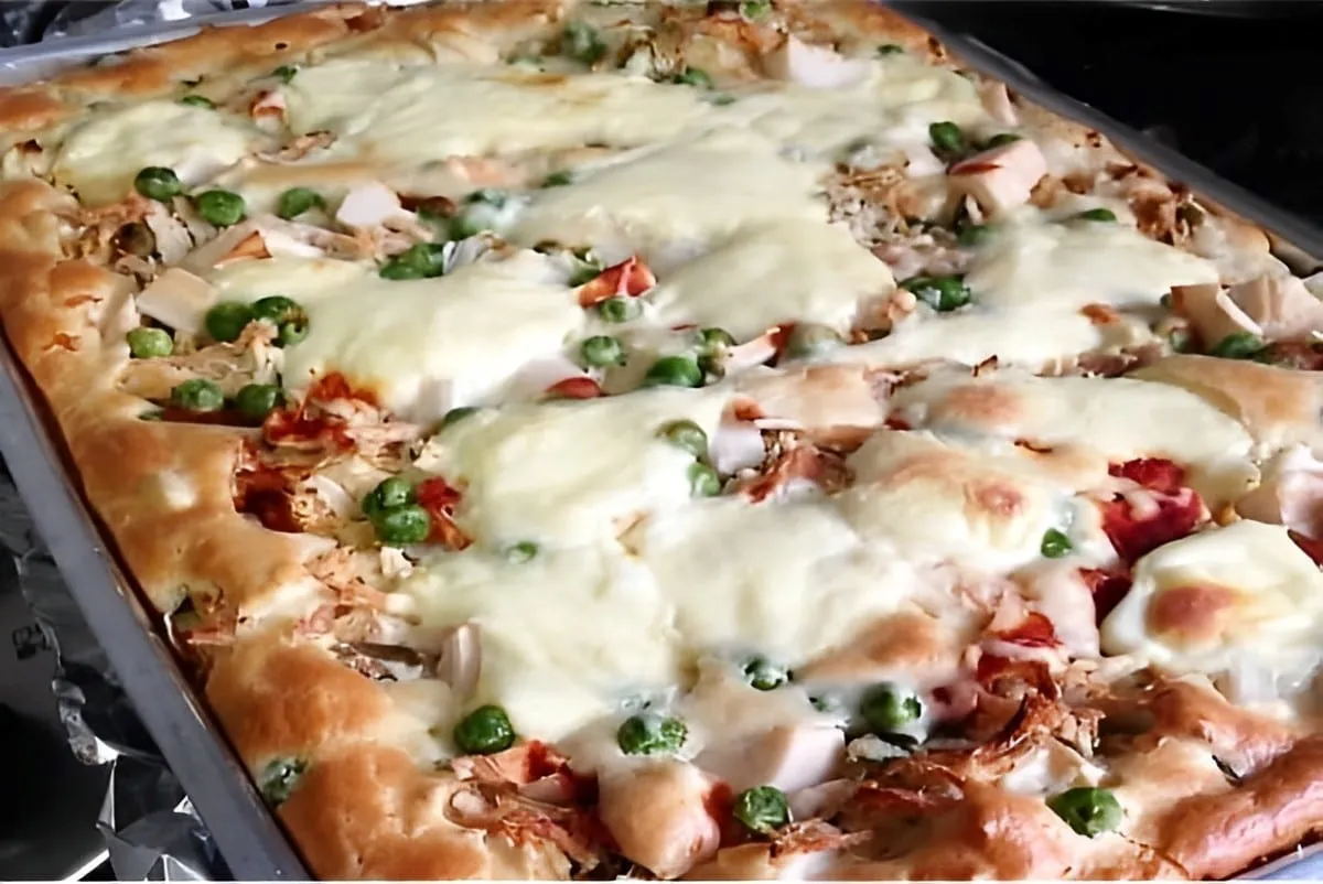 Torta salgada de liquidificador com recheio de frango ao req