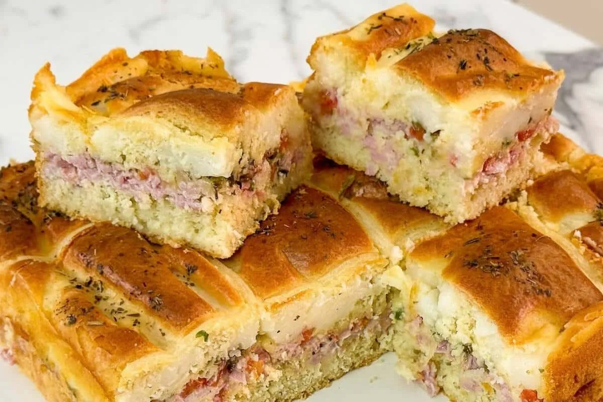 Torta salgada mega recheada com massa especial que fica uma