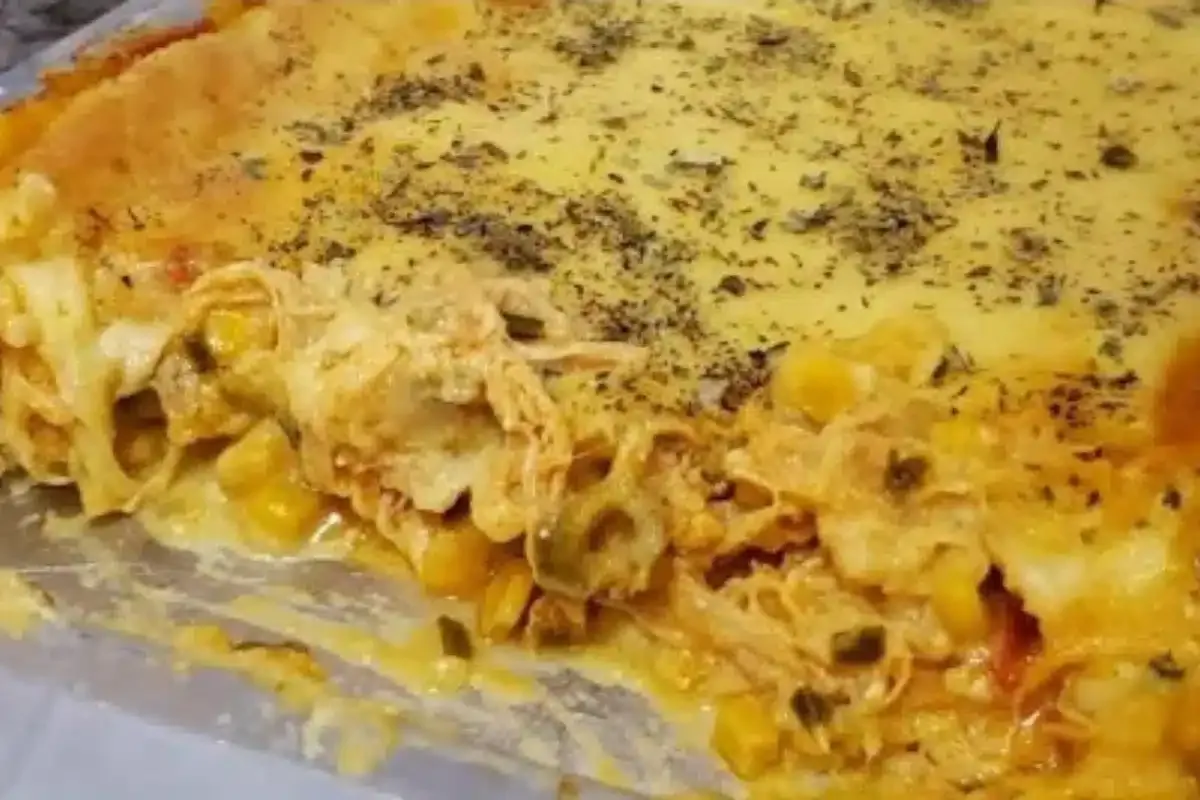 Torta sem farinha de trigo com massa de mandioca bem macia e