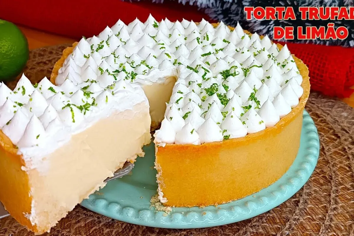 Torta trufada de limão sem gelatina, não vai ao forno e fica